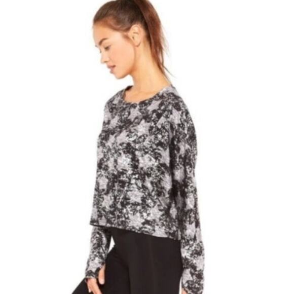 NWOT Terez Foil Star-Print Cropped Pullover Sweater sz XS - Picture 3 of 10